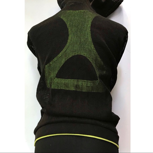 F21 Active Sports Mesh Jacket - Picture 3 of 11